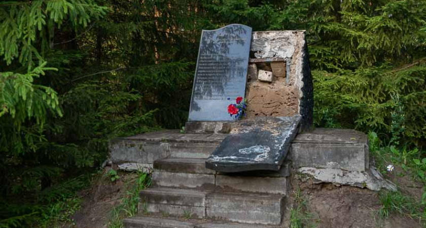 Мемориал «Стоянка партизанского отряда им. А.И. Виноградова» благоустраивается ко Дню города. Силами волонтёров и школьников