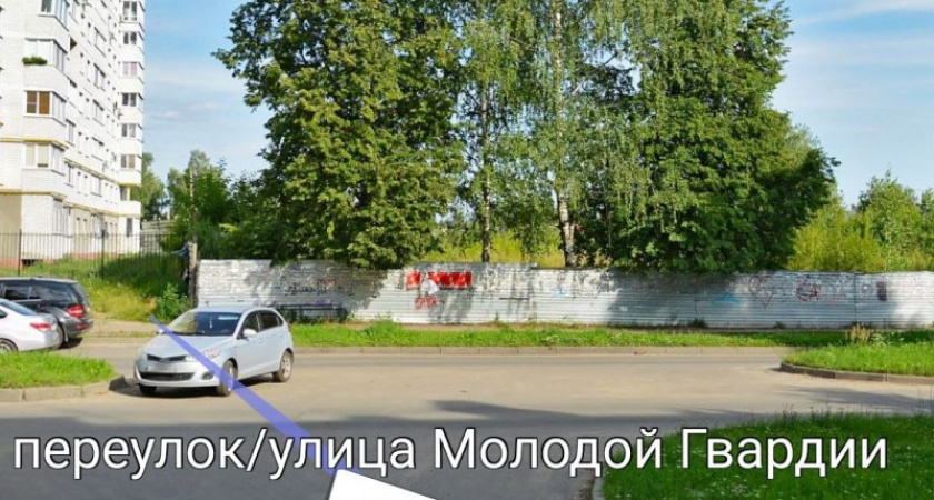 Брянские дорожники, ремонтирующие улицу Молодой Гвардии, создали себе максимальные трудности — и мужественно их преодолевают