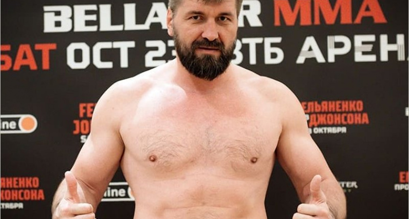 Виталий Минаков сенсационно проиграл на турнире Bellator 269 в Москве из-за вывиха пальца