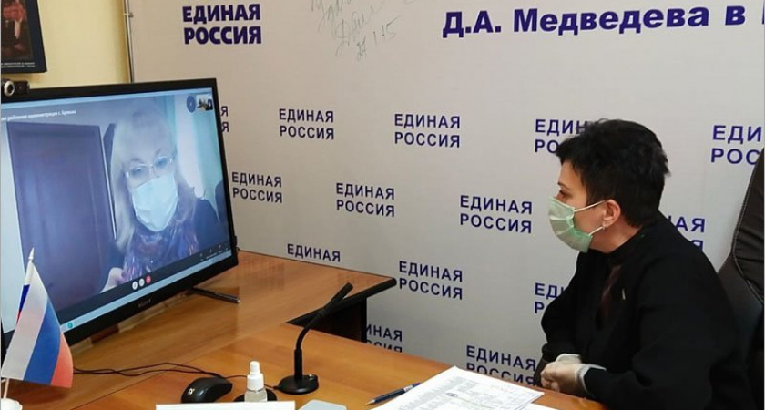 Депутат Валентина Миронова пообещала, что подъезды к брянской школе №14 будут отремонтированы