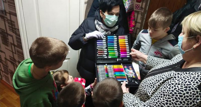 Депутат Госдумы поздравила детей из социального приюта Брянского района