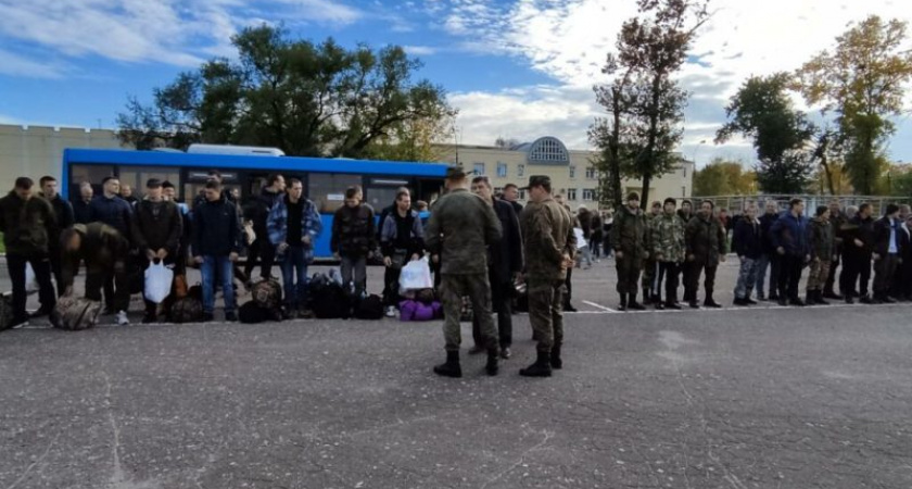 Мобилизация в Брянске: на областном призывном пункте прошла торжественная отправка 70 бойцов