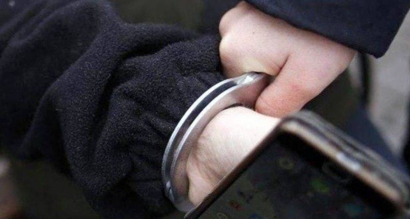 В Супонево под Брянском уголовник увёл у прохожего пенсионера телефон, а потом и деньги с карты