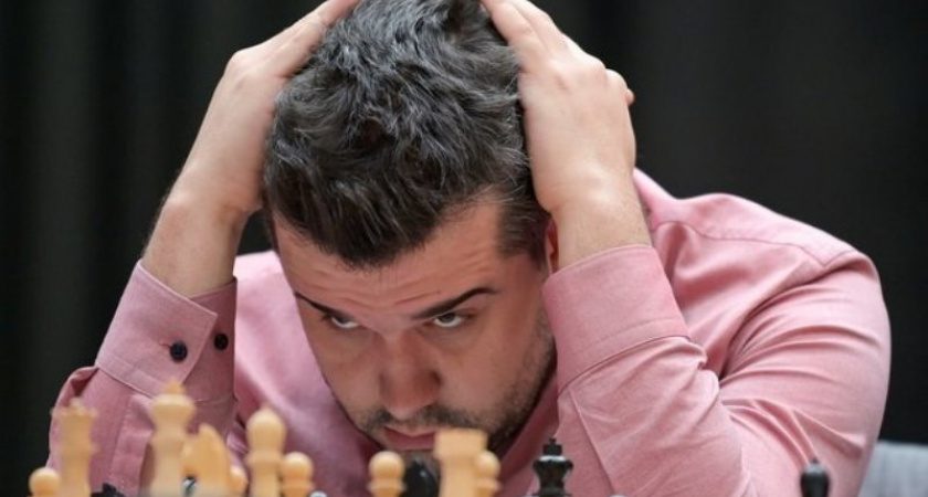 Ян Непомнящий проиграл Дин Лижэню в 12-й партии матча за звание чемпиона мира по шахматам