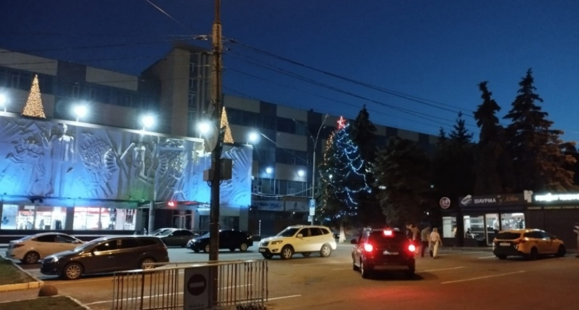 Брянская новогодняя ёлка в начале августа стала мемом