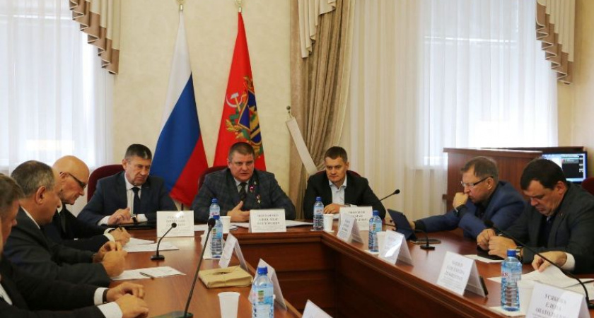 Брянские законодатели взялись за экскурсоводов, гидов и проводников
