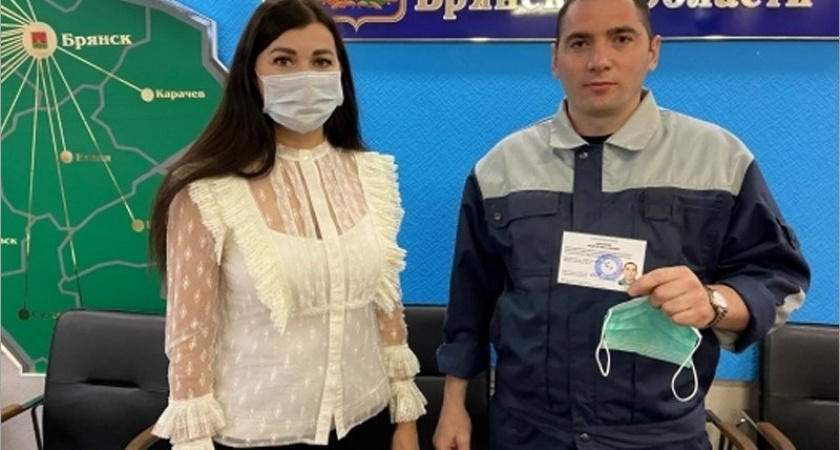Брянский облизбирком зарегистрировал на выборы «яблочницу» и «пенсионера»