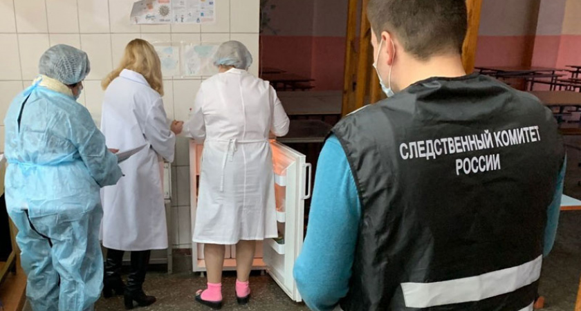 По факту отравления детей в Климовской школе №1 возбуждено уголовное дело. Работа пищеблока приостановлена