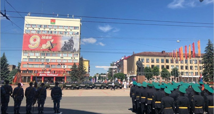 В центре Брянска разъезжала боевая техника: на проспекте Ленина прошла генеральная репетиция Марша Победы