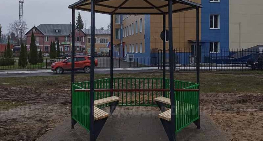 В парке Пушкина в Брянске смонтировали детский городок