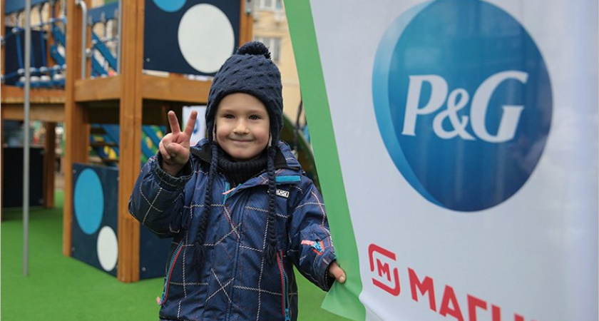 Procter & Gamble, «Магнит» и Дима Билан превращают использованную пластиковую упаковку в детскую площадку