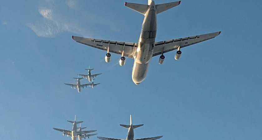 «Слоновья прогулка»: одновременно семь Ан-124-100 «Руслан» поднялись в воздух в ходе учений