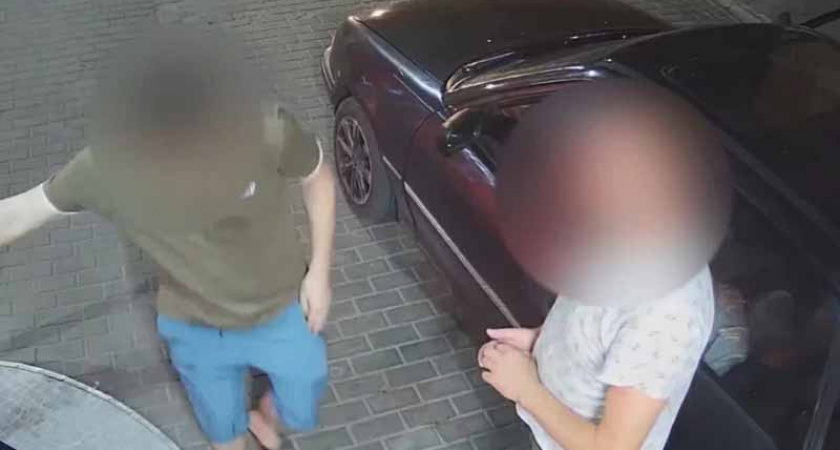В Брянске задержаны поджигатели, спалившие иномарку на улице Олега Строкина