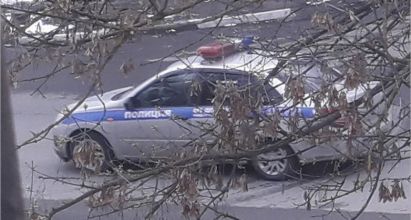 Брянская полиция с помощью громкой связи просит горожан быть дома