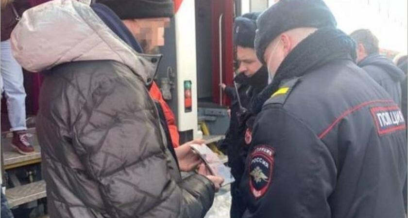 Поезд «Москва-Брянск» на вокзале встречал ОМОН из-за футбольных фанатов из Самары