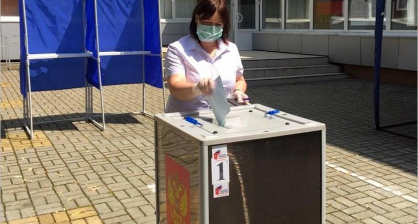 «Голосую за то, чтобы жизнь каждого гражданина улучшилась» - председатель брянских профсоюзов проголосовала по поправкам в Конституцию