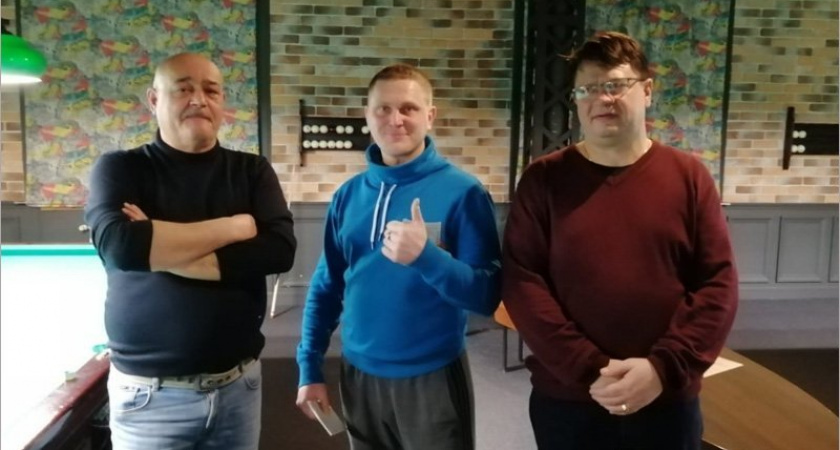 Сотрудники «Брянскэнерго» и «БрянскЭлектро» сразились в бильярдном поединке