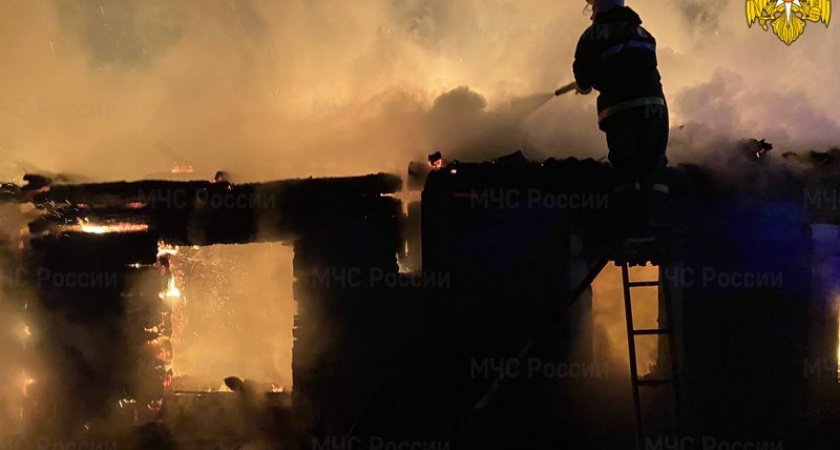 Ночной пожар в Почепском районе тушили больше часа