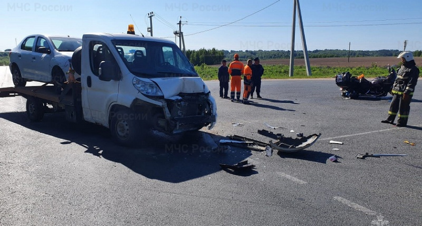 ДТП в Унечском районе: мотоциклист врезался в автоэвакуатор