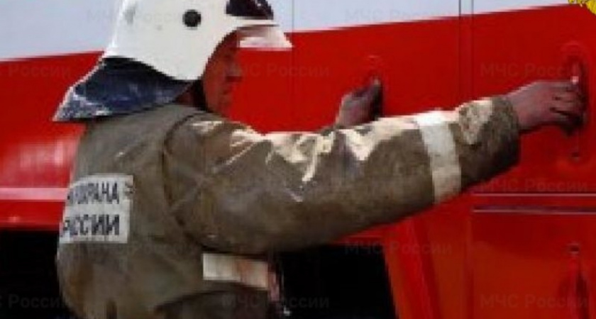 Загоревшийся дом в Суражском районе тушили почти час