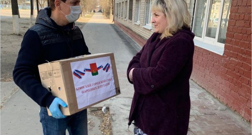 Депутаты брянского горсовета доставили продуктовые наборы уже 400 нуждающимся