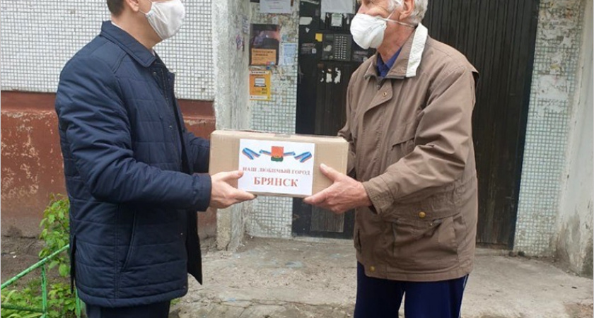 Депутаты Брянского горсовета лично поздравили ветеранов с Днём Победы