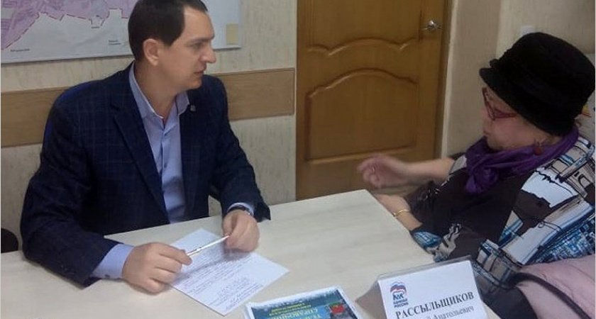 Жители микрорайона «Автозаводец» попросили депутата Алексея Рассыльщикова помочь со сквером