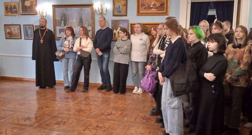 В тютчевском Овстуге открылась выставка «Мир моей Родины» — к юбилею Михаила Решетнёва