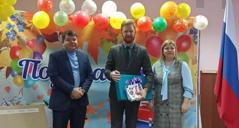 Брянский «Учитель года-2023» из Новозыбкова получил сертификат на оргтехнику