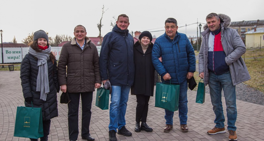 Сербские садоводы в Брянске проверили городской сад Победы