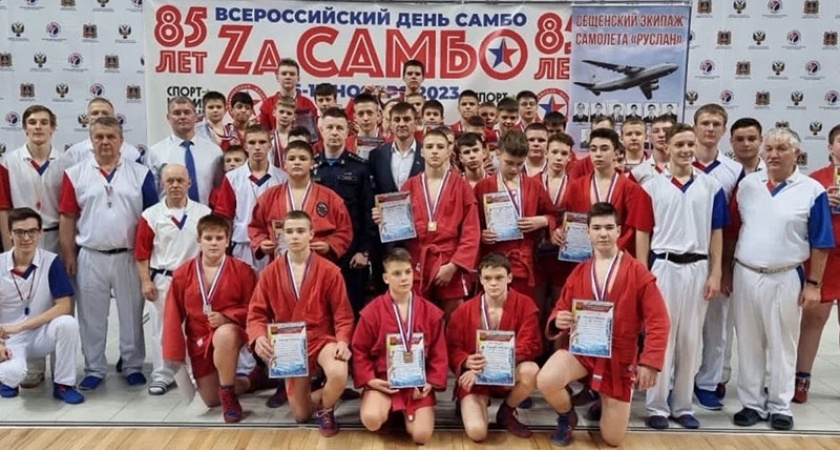 Юные брянские самбисты победами почтили память погибшего сещенского экипажа самолёта «Руслан»