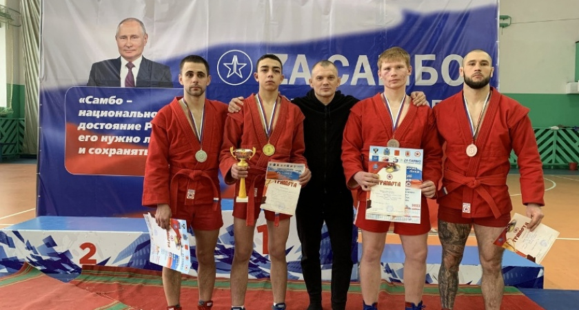 Брянские самбисты завоевали четыре медали в Великих Луках