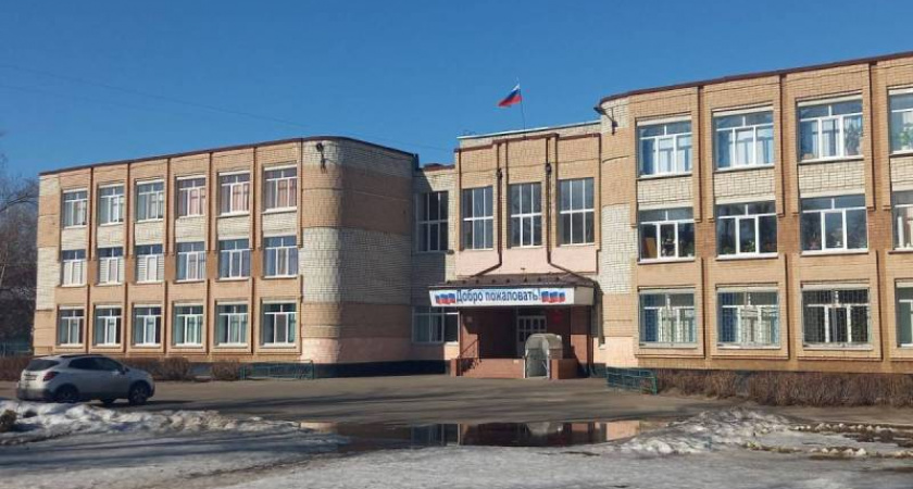 В первый день февраля в школах Брянска прошли вечера встречи выпускников