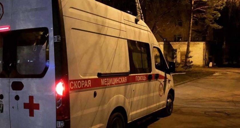 В Дятьково пьяная автолюбительница, сдавая назад, сбила стоявшую в ночи на тротуаре женщину