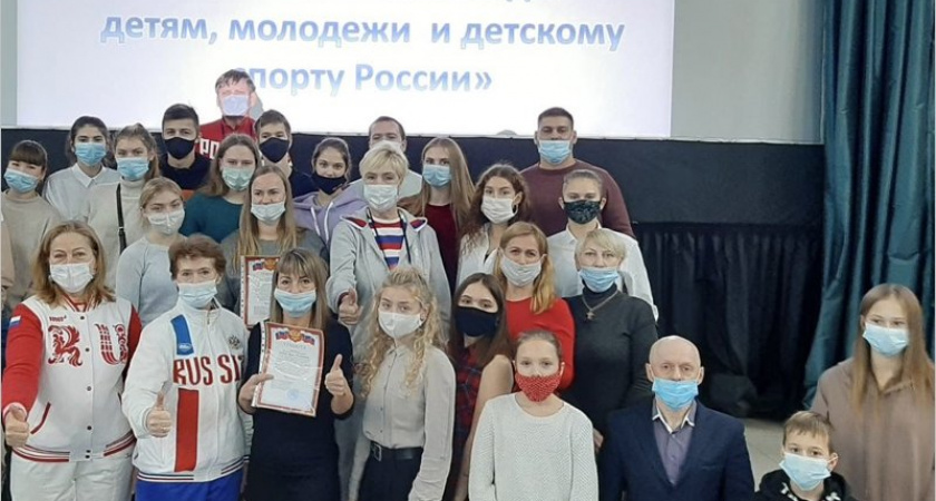 Олимпийская чемпионка по гандболу пообщалась со своей сменой из сельцовского «Сокола»