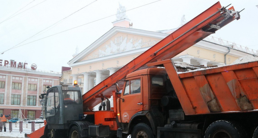 Брянск вновь откапывают от снега