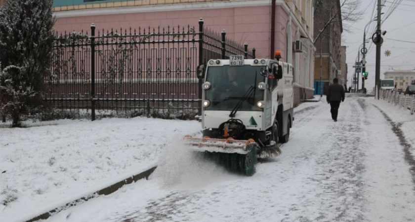 Снегопад перекрыл для движения транспорта в Брянске улицы Фокина и Горького