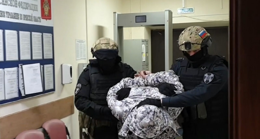 В Брянске следователи допросили стрелка, устроившего кровавые разборки в Рогнедино. Тот вину признал