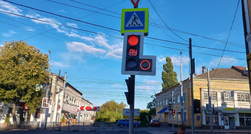 Первые «умные» светофоры и детекторы транспорта заработали в Брянске