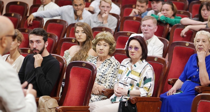 Сезон в Брянском театре драмы им. А. К. Толстого начался со сбора труппы