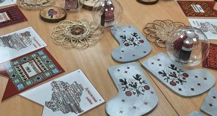 Новогоднюю ель в Кирове украсят «игрушки» от брянских мастеров