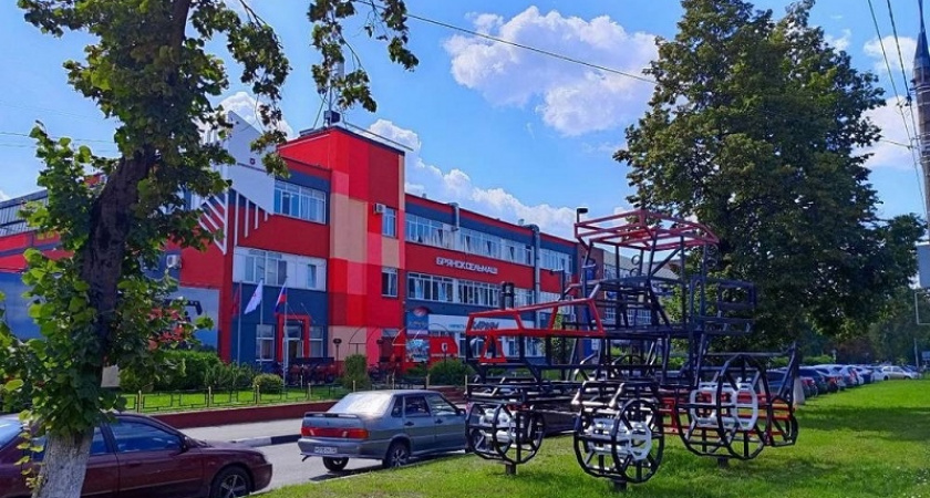 Символ сельского хозяйства установлен на Московском проспекте в Брянске