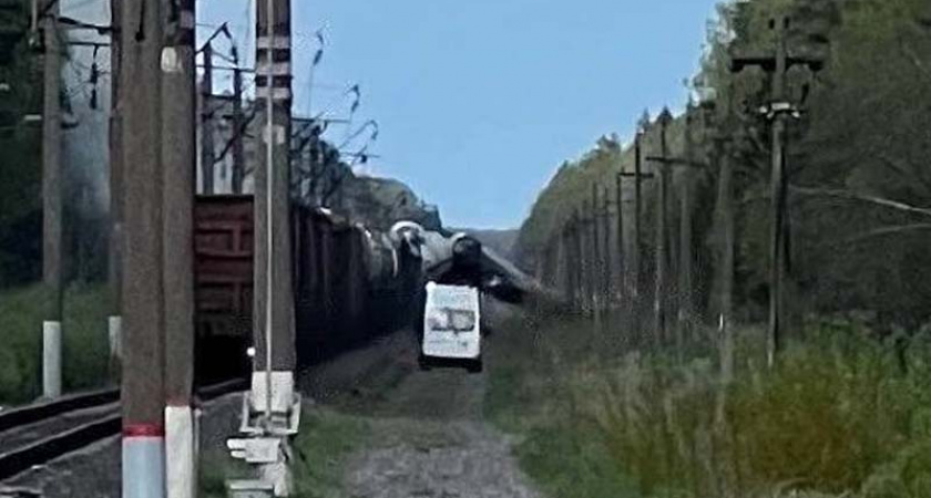 В Брянской области из-за подрыва путей сошел с рельсов ещё один грузовой поезд. Теперь в черте Брянска