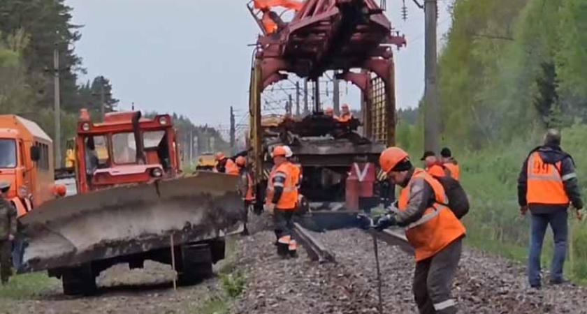 Под Брянском продолжаются восстановительные работы в месте подрыва железной дороги у станции Снежетьская