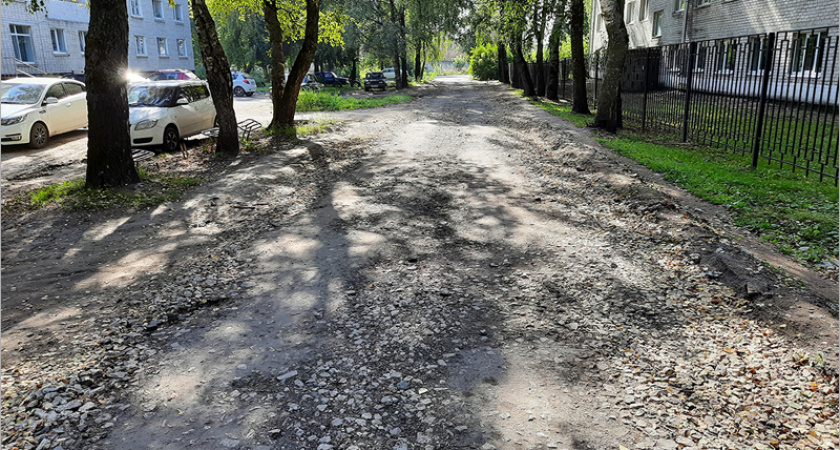 В Трубчевске требует ремонта «ничейная» улица Володарского