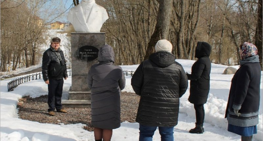 В Овстуге открыт новый экскурсионный маршрут «Памятники Тютчеву»