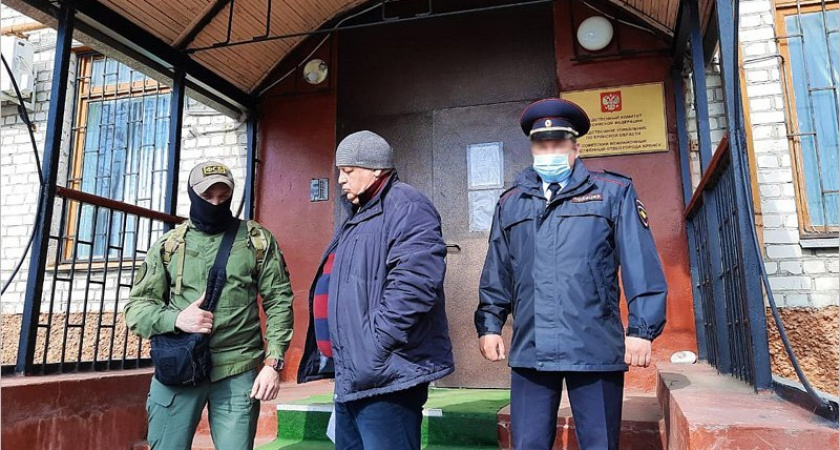 Экс-директор брянского филиала полицейского ФГУП задержан за торговлю патентами для гастарбайтеров