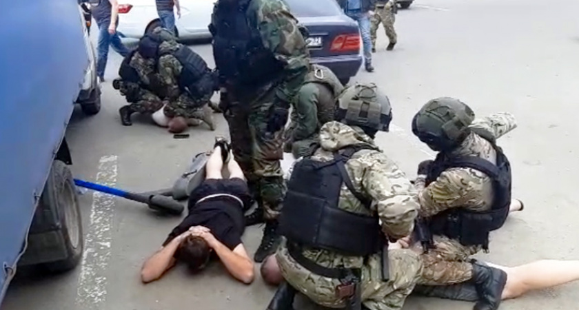 Брянские чекисты жёстко задержали банду вымогателей