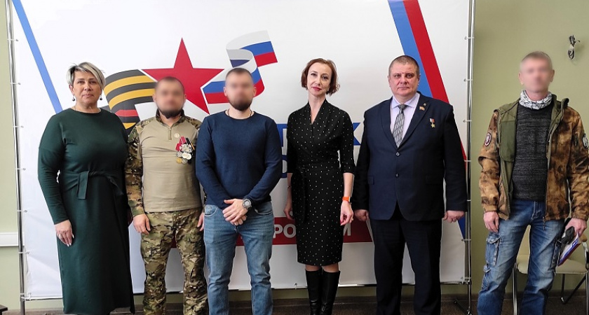 Троим бойцам ЧВК «Вагнер» вручены первые в Брянской области удостоверения ветерана боевых действий