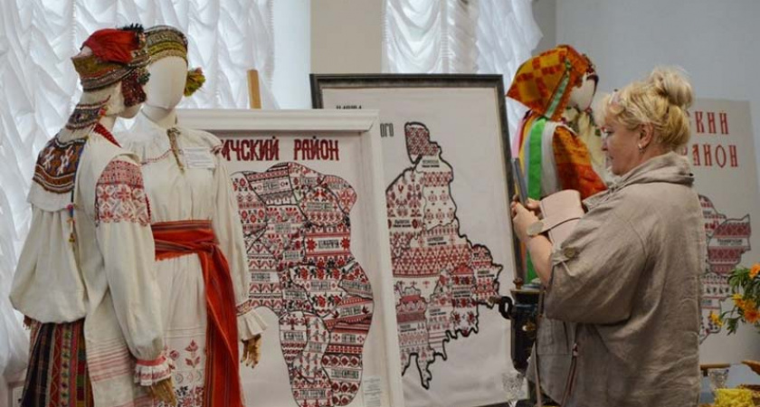 В брянском центре «Народное творчество» открылась выставка «У истоков родимого края»